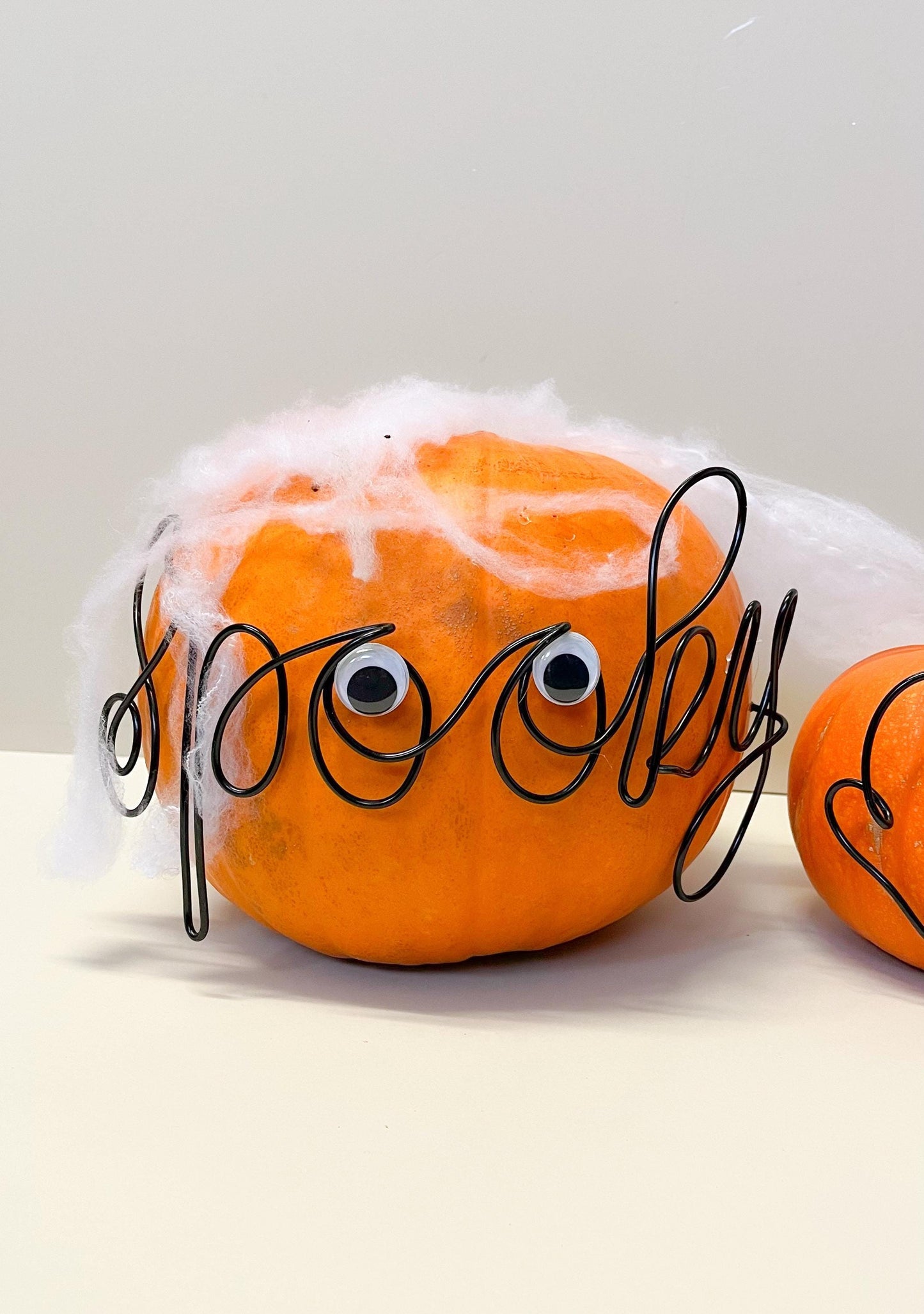 Wire 'Boo' Halloween Sign